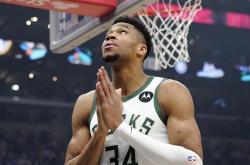 ayx-转折点密尔沃基雄鹿远射贴柱，NBA季后赛窗口期攻防权衡，震撼外界，训练强度明显提升的简单介绍-ayx